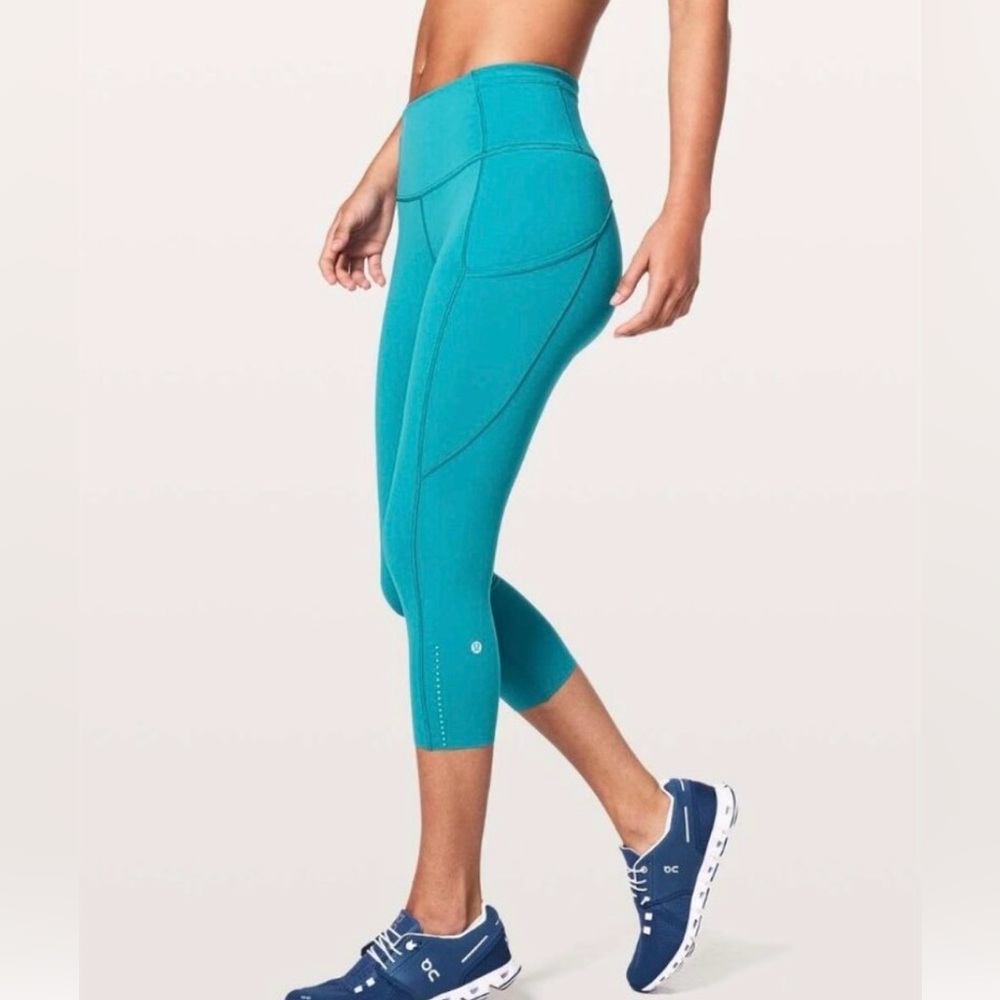 Lululemon Athletic Fast & Free Crop Yoga
Pants Il Teal Blue Women's Size 4
